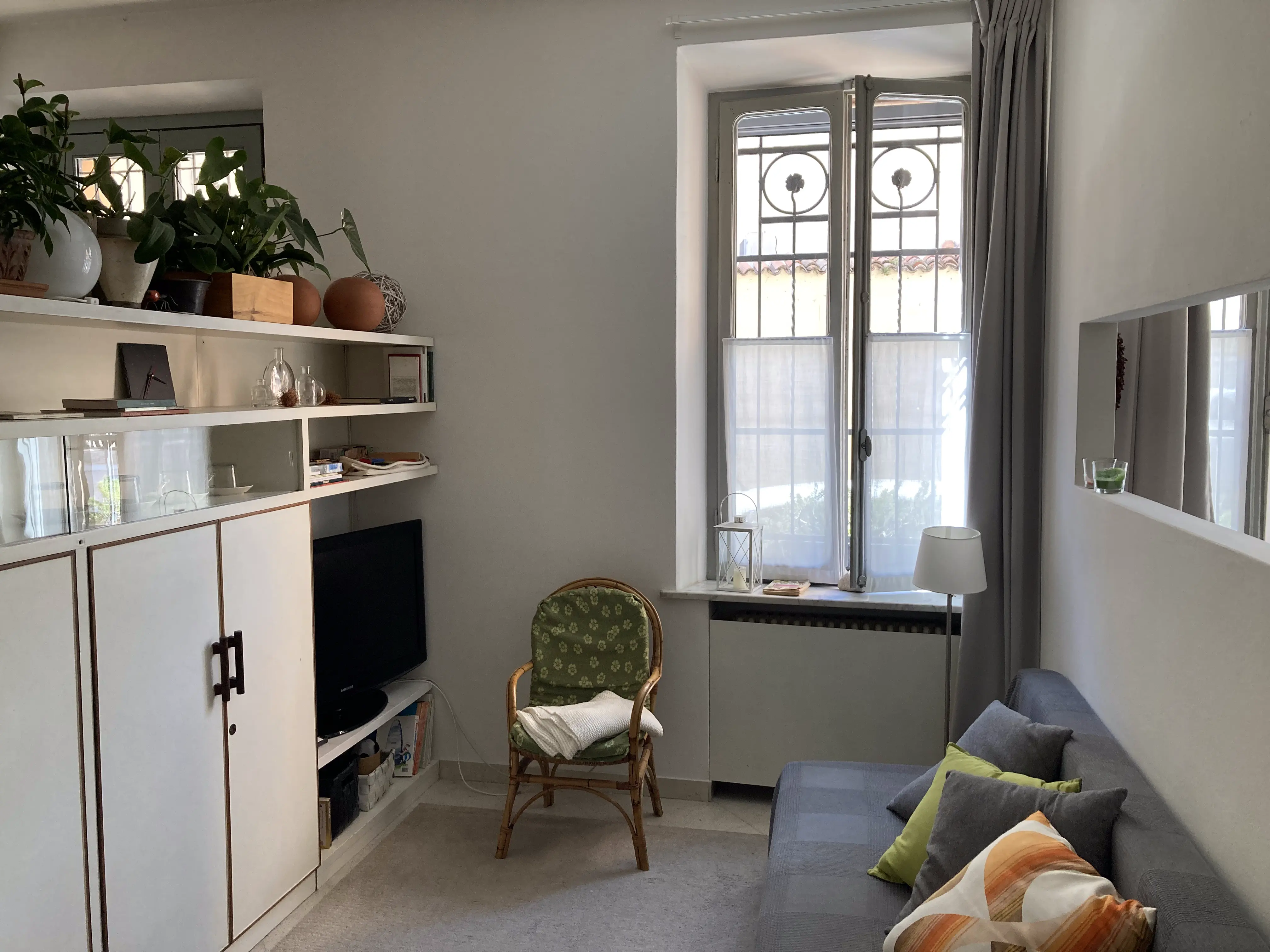 living room toward window 